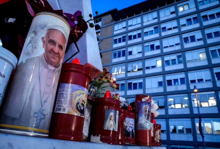 Diversas oraciones por el Papa Francisco en el mundo.