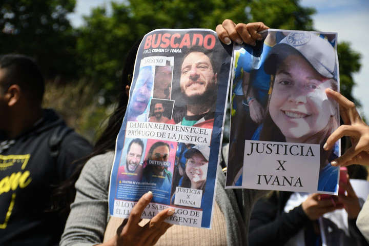 Una de las marchas en las que se buscaba a Reifenstuel, tras quedar imputado en el homicidio. 