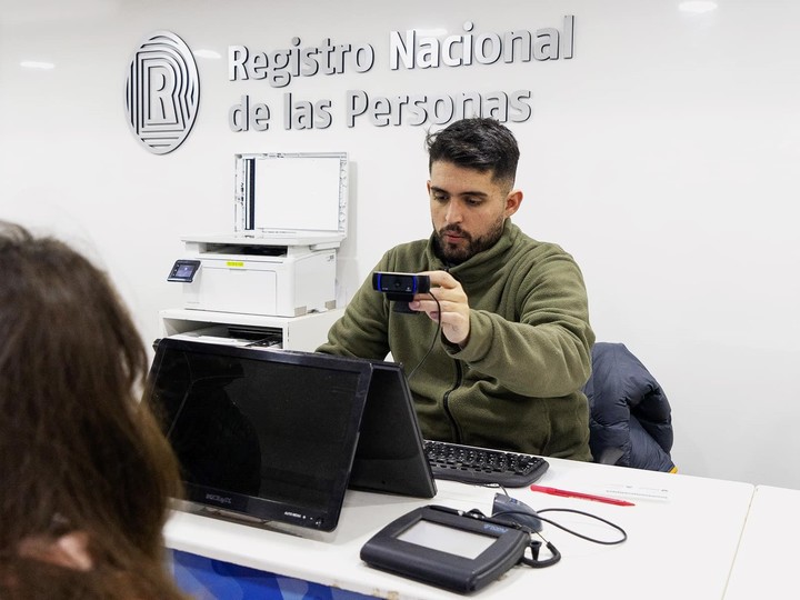 En cada renovación, toman una foto del rostro. Foto: Renaper.