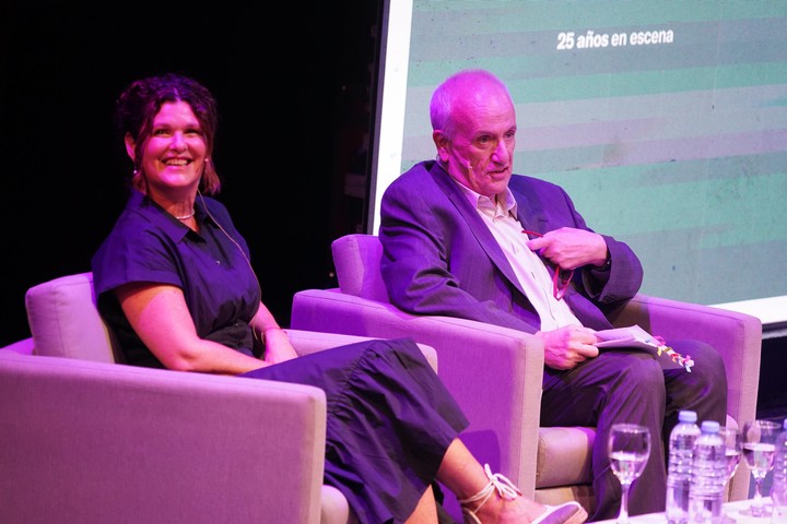 Gabriela Ricardes, ministra de Cultura de la Ciudad de Buenos Aires, y Alberto Ligaluppi, director del Complejo Teatral. Foto: Juano Tesone
 