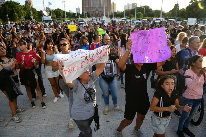 Marcha por justicia y seguridad en La Plata, tras el crimen de Kim. Foto Mauricio Nievas