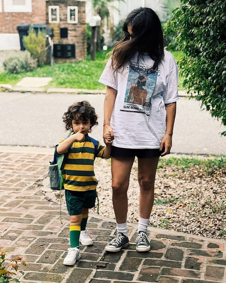 Juana Repetto y sus hijos durante el comienzo de clases. Fotos: Instagram.