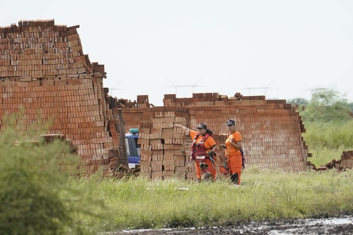 Revisaron los hornos ladrilleros pero tampoco encontraron señales de Lian. Foto Fernando de la Orden / Enviado especial