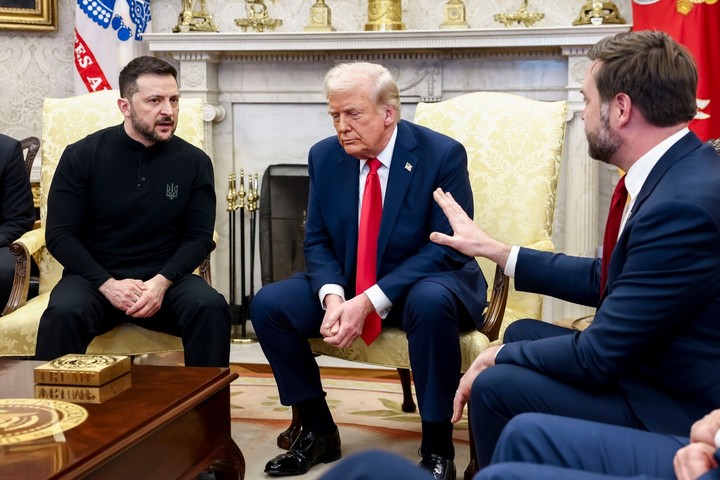 También se metió el vicepresidente JD Vance, en la tensa pelea entre Trump y Zelenski. Foto Bloomberg