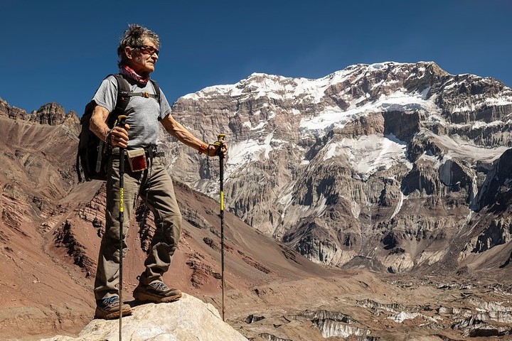 "Esta cima, personalmente, supone mucho mas que una ascensión" escribió Carlos Soria desde la cima del Aconcagua. Foto: (Instagram) @yosuboconcarlossoria