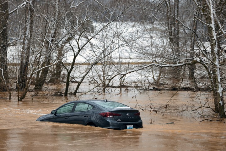 Al menos 11 muertos por fuertes tormentas e inundaciones en el sureste de Estados Unidos. Foto Xinhua