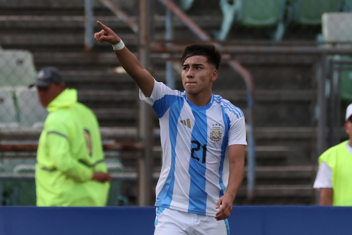 Ian Subiabre, una de las figuras de la Argentina de Placente. Foto: EFE/ Miguel Gutiérrez.