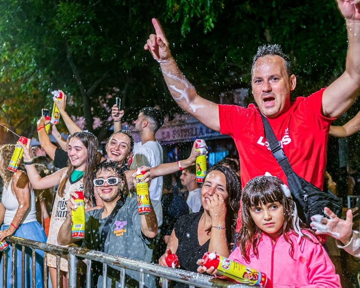 Lincoln, con su Carnaval artesanal, es uno de los destinos más recomendados cerca de Buenos Aires. Foto: Instagram @turismolincoln.