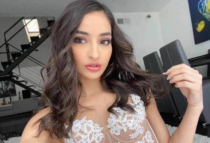 Emily Willis nació en Argentina y se crió en Utah, Estados Unidos.