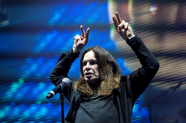 Ozzy Osbourne en una foto de archivo de 2016 en Budapest, en un show de Black Sabbath con tres miembros originales. Foto: EFE