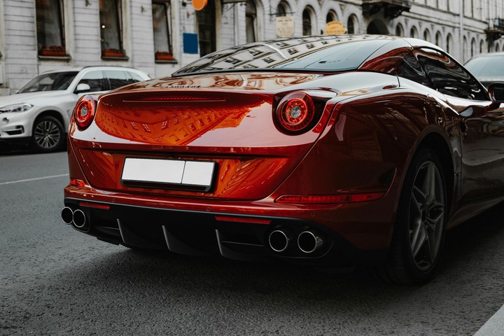 El Ferrari Purosangre combina el lujo de la marca italiana con el rendimiento de un SUV deportivo. Foto: Pexels.