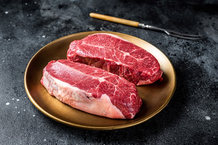 La grasa intermuscular es fácilmente reconocible en los cortes de carne. Foto Shutterstock.