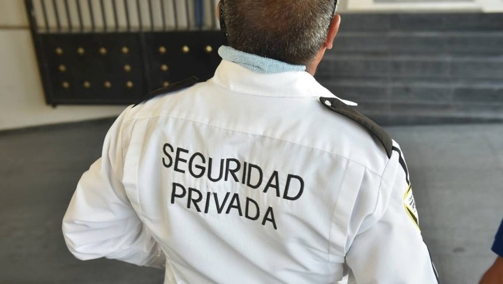 Empleado de seguridad privada: tendrán un aumento de sueldo