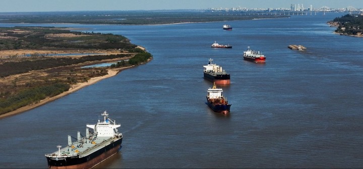 El Gobierno declaró nula la licitación por la Hidrovía Paraná-Paraguay.