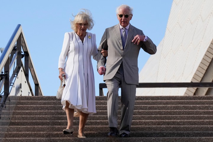 Charles y Camilla hicieron una pausa en Bangalore. Foto: Reuters