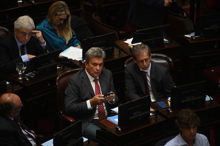 Eduardo Vischi y Víctor Zimmerman, los senadores radicales que dieron vuelta su voto. Foto Federico López Claro