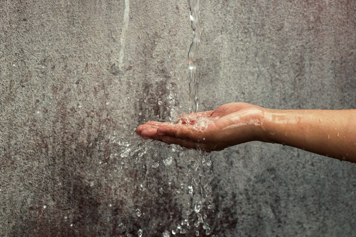 La fuente descubierta podría haber sido clave en el sistema de agua de Montevideo en la época colonial. Foto: Pexels.