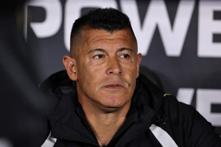 Jorge Almirón llegó a los cuartos de final de la Libertadores con Colo-Colo y quiere revancha en 2025. Foto: EFE/ Juan Ignacio Roncoroni-