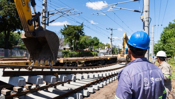 Las obras incluyen  elevación de los andenes 1 y 2, mejoras en accesos, incorporación de ascensores, nuevas instalaciones de audio y video, iluminación y sanitarios. 
