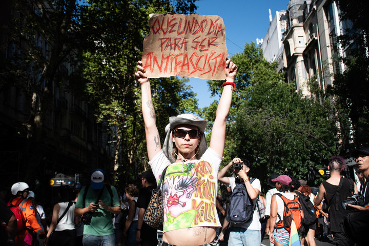 Manifestantes en la "Marcha Federal del Orgullo Antifascista y Antirracista”. Foto Santiago García Díaz  