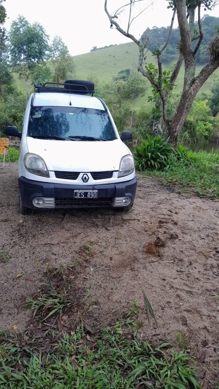 La camioneta de Federico, que apareció cerca del río donde lo encontraron sin vida.