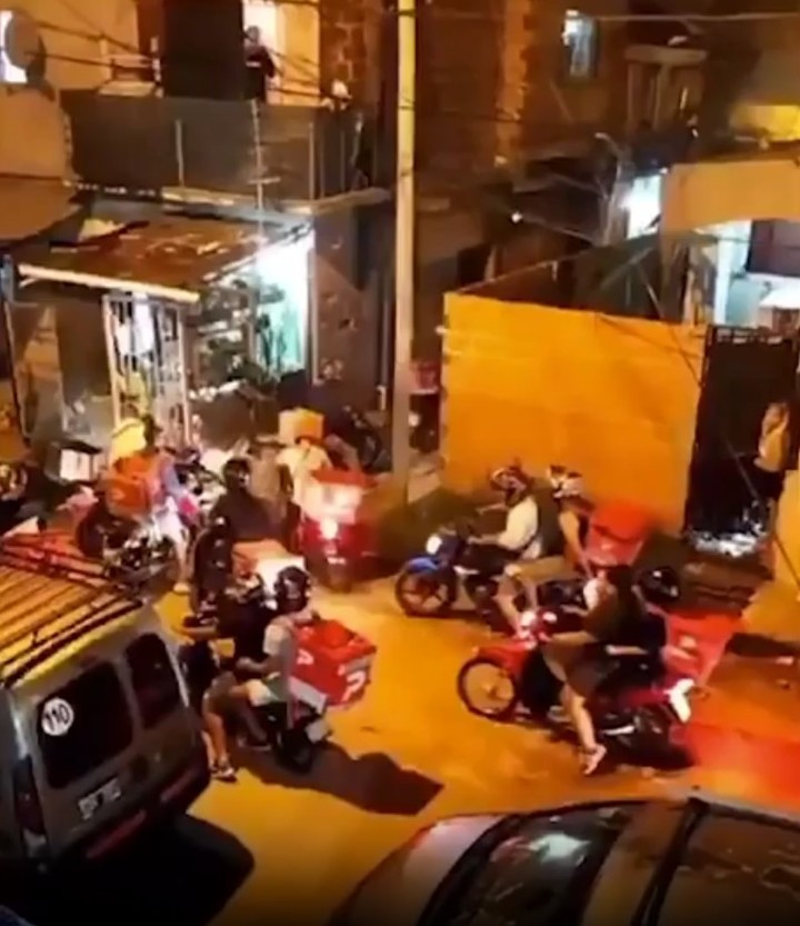 San Justo. Motoqueros entraron a una villa en La Matanza para recuperar una moto robada. Foto: captura