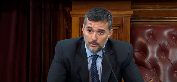 Juan Stinco, titular del juzgado Civil y Comercial Federal N°3, dirimió en 2024 el conflicto entre el Gobierno y las prepagas. Foto: Senado TV