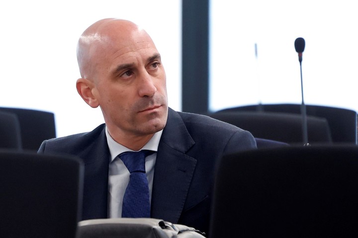 Rubiales escuchó atentamente la declaración de Hermoso.