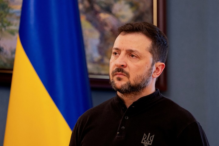 El presidente de Ucrania, Volodimir Zelenski, ofrece una conferencia de prensa en Kiev, Ucrania. Foto Reuters