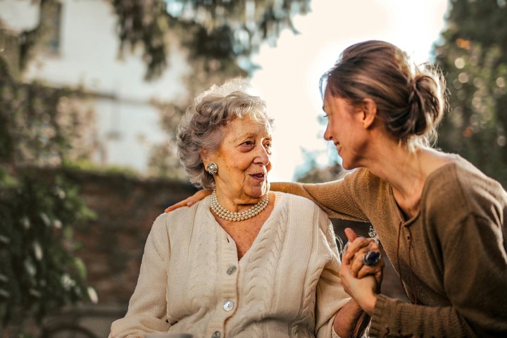 Las mujeres neuquinas tienen una esperanza de vida de 82 años. Foto: Pexels.