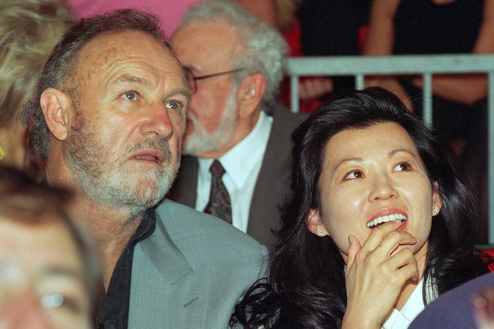 Gene Hackman y su esposa Betsy Arakawa en junio de 1993 (AP Photo).