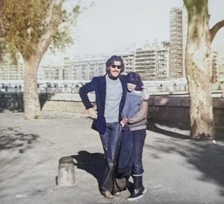 Nela y su compañero Valerio en Valencia, en 1979. Imagen del álbum familiar de Juan Trejo incluida en el libro 'Nela 1979'.