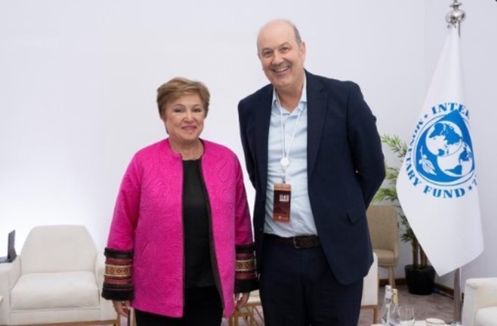 El ministro Sturzenegger y Georgieva en conferencia del FMI en Arabia Saudita.