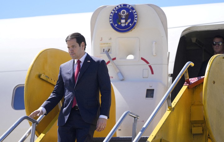 El secretario de Estado de EE.UU., Marco Rubio, llega al aeropuerto de de Ciudad de Guatemala, este martes. Foto: REUTERS 