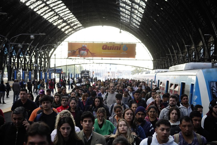 Trenes Argentinos Infraestructura (ADIF) actúa ante la Emergencia Ferroviaria con una renovación de vías en el tren Mitre. Foto: Emmanuel Fernández. 