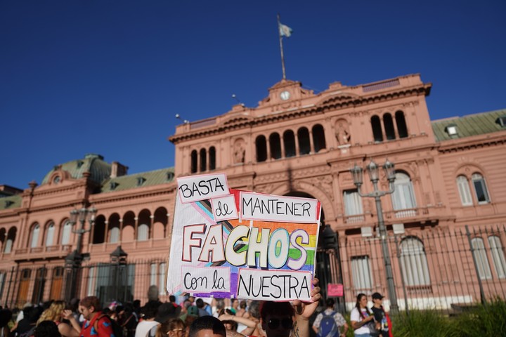 Movilización frente a la Casa Rosada, este sábado. Foto: Emmanuel Fernández.