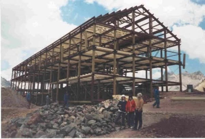 El Hotel de Plaza de Mulas cuando estaba en construcción. Foto: cortesía Daniel Ruiz