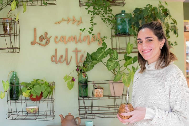 Paula Rufina en su emprendimiento familiar. Foto Los Caminos del Té