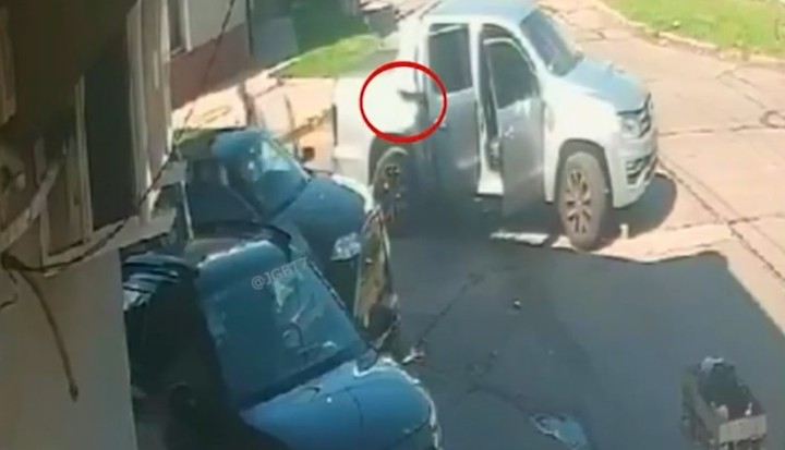 Un lavadero de autos en El Palomar, fue el escenario de un robo de un vehículo. Foto: captura