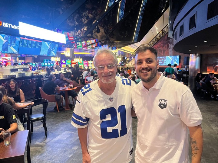 Iván junto a su papá, un clásico rosarino pero en versión NFL.