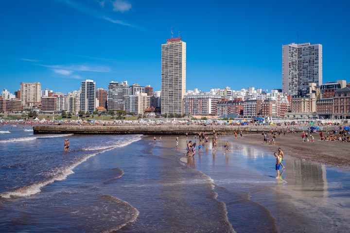 Lluvias por la mañana y sol por la tarde en Mar del Plata, durante el primer día del fin de semana largo de Carnaval. Foto: Diego Izquierdo