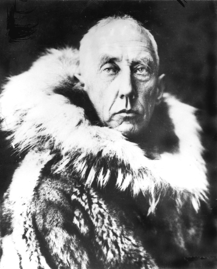 Roald Engebrecht Amundsen, noruego, primer explorador en llegar al Polo Sur y tambien visitar el Polo Norte en el Ártico.