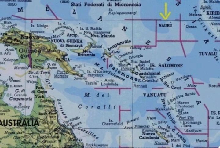 La ubicación de Nauru señalada con una flecha amarilla.