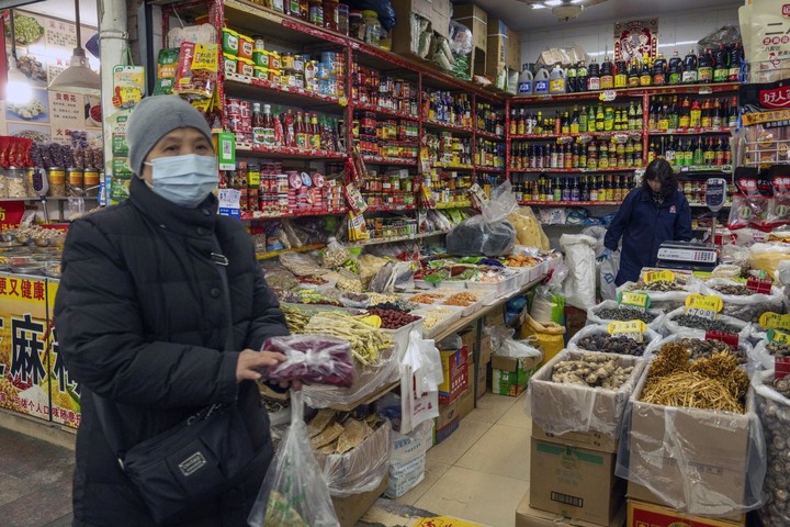 Un mercado de venta de granos y vegetales en Shanghai, China. Foto. BLOOMBERG  