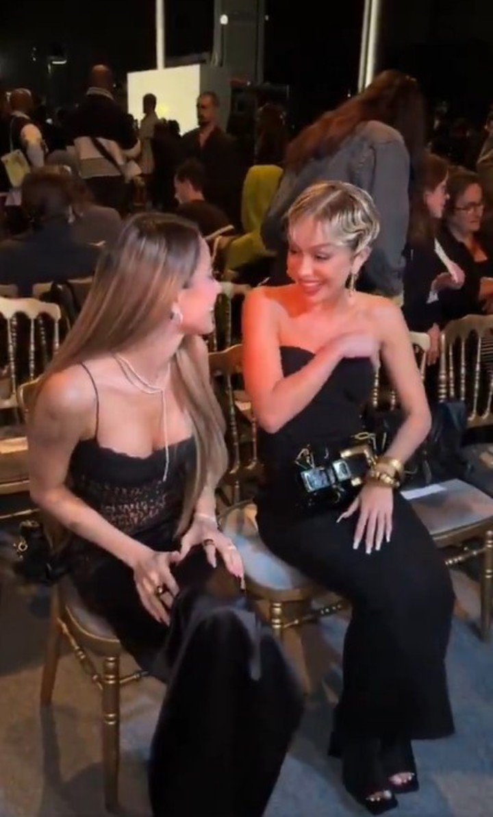 Tini Stoessel se encontró con Bad Gyal en el desfile de Balmain en París. | Foto: Instagram