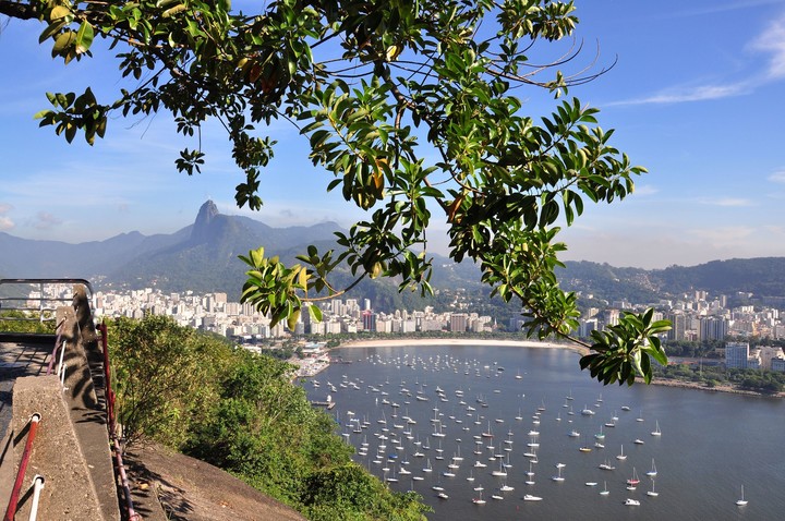 El Corcovado y la vista del Morro da Urca, en Río de Janeiro. Foto Alexandre Macieira / RioTur