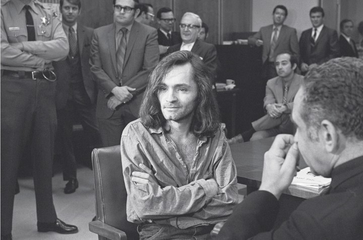 Charles Manson en 1970 ante el Estrado.