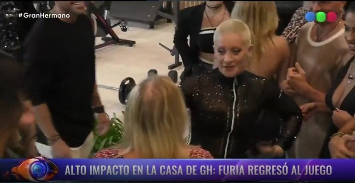 Juliana Furia Scaglione saluda a sus compañeros de Gran Hermano. Captura TV