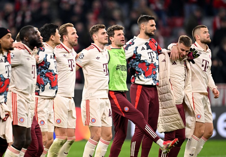 Los jugadores de Bayern Múnich, tras la victoria en el partido de ida. (REUTERS/Angelika Warmuth)