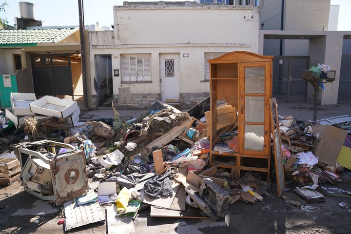 Bahía Blanca - Inundación 

Continúan las tareas de limpieza locales y casas del centro la ciudad 

Foto Juano Tesone / enviado especial FTP CLARIN JUA07298.JPG Z JTesone